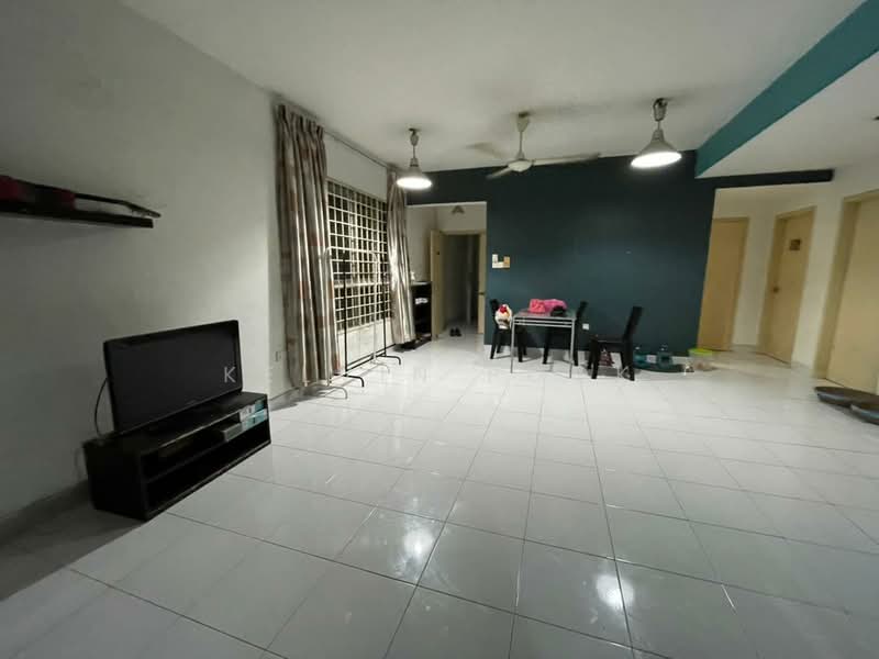 Condominium for Sale at Cyberia Crescent 1 - Kelvin Pook - Living Room - PropertyGuru.com.my