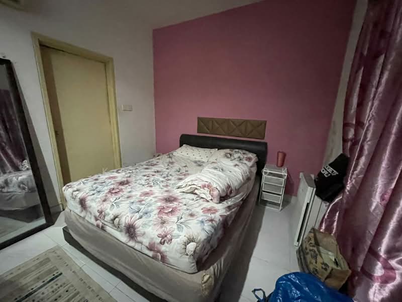 Condominium for Sale at Cyberia Crescent 1 - Kelvin Pook - Bedroom - PropertyGuru.com.my