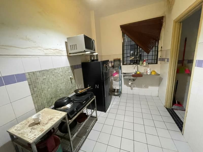Condominium for Sale at Cyberia Crescent 1 - Kelvin Pook - Kitchen - PropertyGuru.com.my