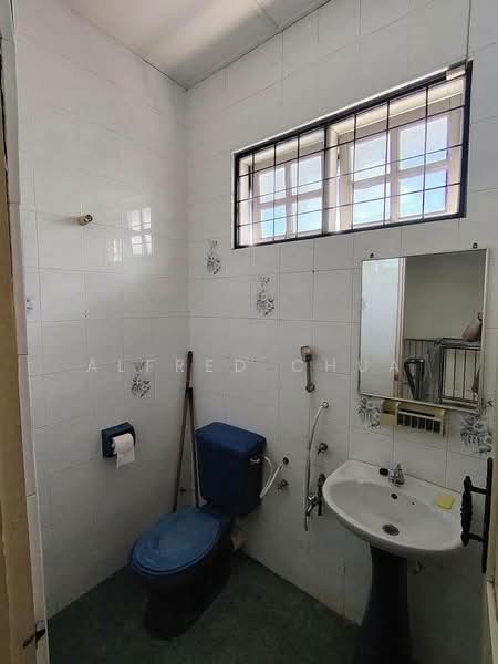 Semi-Detached House for Sale in Kuching (Sarawak) - Alfred Chua - Bathroom - PropertyGuru.com.my
