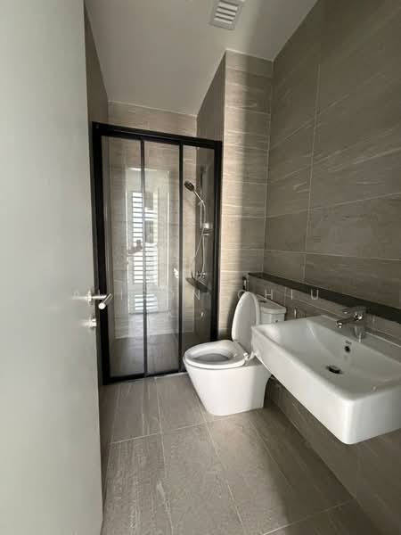 Sofo for Sale in Kota Damansara (Selangor) - Alison Chiu - Bathroom - PropertyGuru.com.my