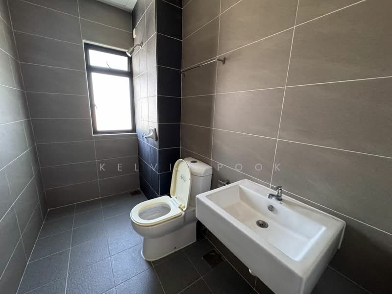 Service Residence for Sale at HYVE - Kelvin Pook - Bathroom - PropertyGuru.com.my