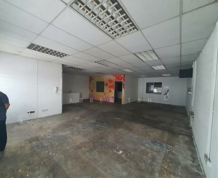 Kilang untuk Disewa di Taman Bukit Serdang (Seri Kembangan) - Tabber Tan - UPPER FLOOR - PropertyGuru.com.my