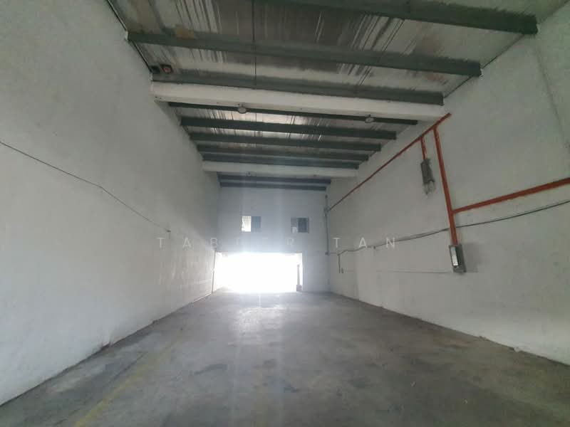 Kilang untuk Disewa di Taman Bukit Serdang (Seri Kembangan) - Tabber Tan - Interior - PropertyGuru.com.my
