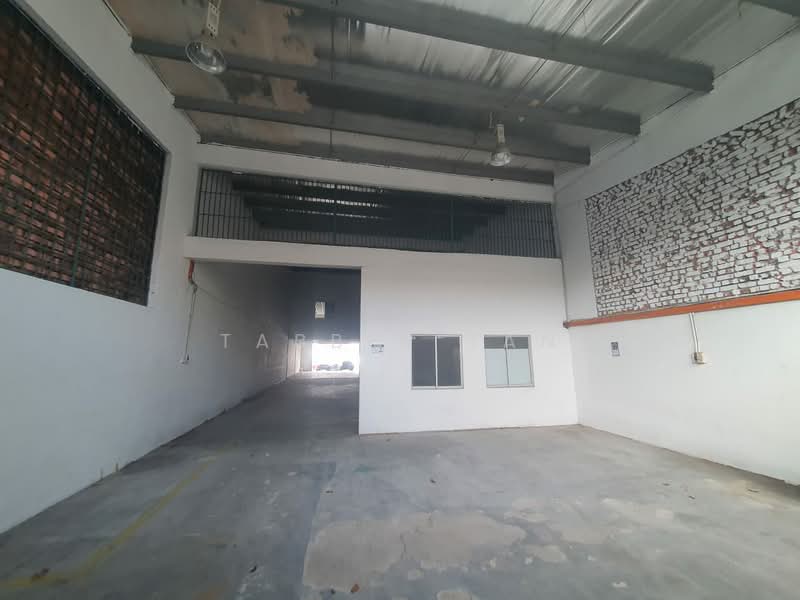 Kilang untuk Disewa di Taman Bukit Serdang (Seri Kembangan) - Tabber Tan - BACK SIDE - PropertyGuru.com.my