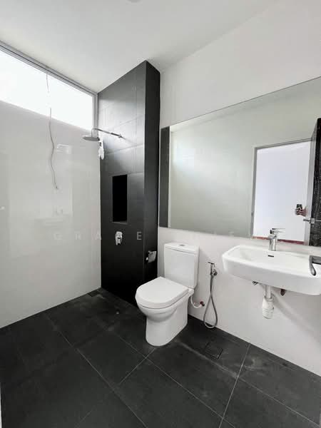 Semi-Detached House for Rent in Senibong (Permas Jaya) - Grace Chiew - Bathroom - PropertyGuru.com.my