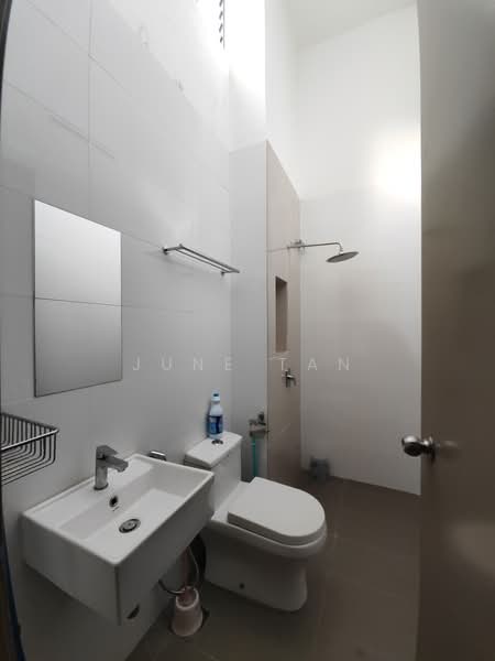 Rumah Teres 2 Tingkat untuk Disewa di Cyberjaya (Selangor) - June Tan - Bathroom - PropertyGuru.com.my
