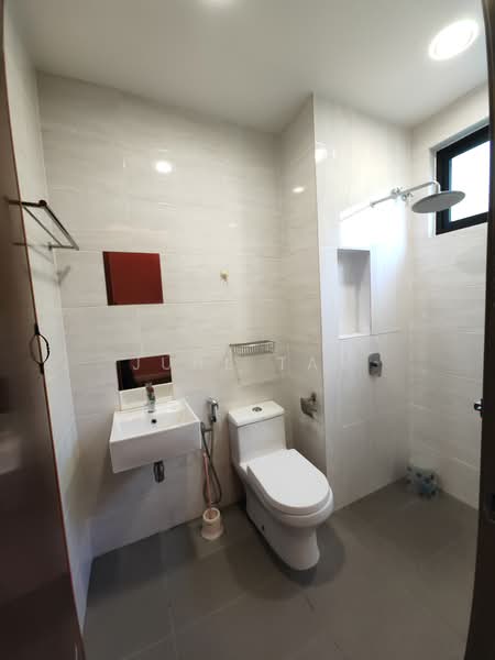 Rumah Teres 2 Tingkat untuk Disewa di Cyberjaya (Selangor) - June Tan - Bathroom - PropertyGuru.com.my