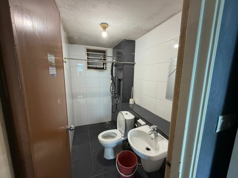 Service Residence for Sale at Sky Gardens Residences - Edward Siow - Bathroom - PropertyGuru.com.my