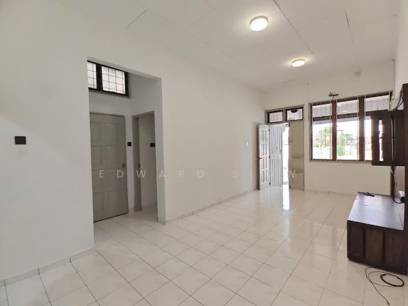 Rumah Teres 1 Tingkat untuk Disewa di Tebrau (Johor) - Edward Siow - Living Room - PropertyGuru.com.my
