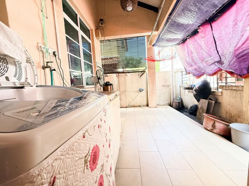 Semi-Detached House for Sale in Taman Setia Balakong (Balakong) - Sam Jamal - Balcony - PropertyGuru.com.my