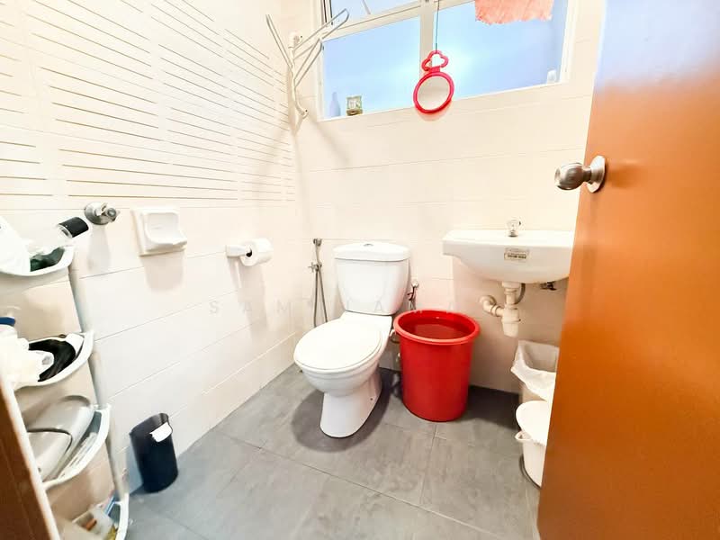 Semi-Detached House for Sale in Taman Setia Balakong (Balakong) - Sam Jamal - Bathroom - PropertyGuru.com.my