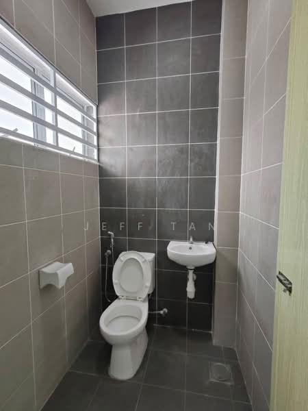 Rumah Bandar untuk Disewa di Bandar Meru Prima (Ipoh Premier City) (Ipoh) - Jeff Tan - Bathroom - PropertyGuru.com.my