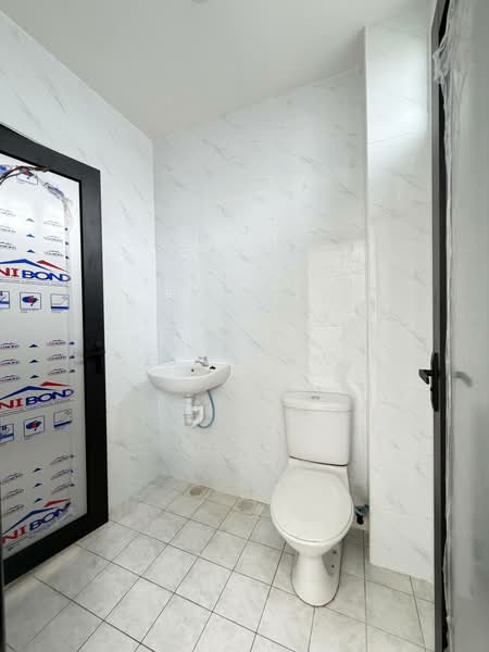 Rumah Teres 2 Tingkat untuk Dijual di Taman Austin Perdana (Tebrau) - Finn Aw - Bathroom - PropertyGuru.com.my