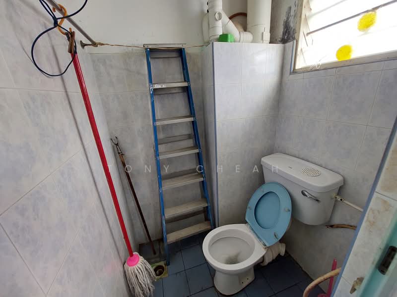 Flat for Sale at Pangsapuri Pelangi - Tony Cheah - Bathroom - PropertyGuru.com.my