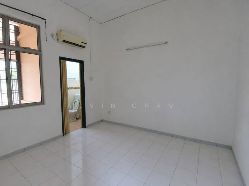Terraced House for Rent in Taman Mutiara Rini (Skudai) - Alvin Cham - Bathroom - PropertyGuru.com.my