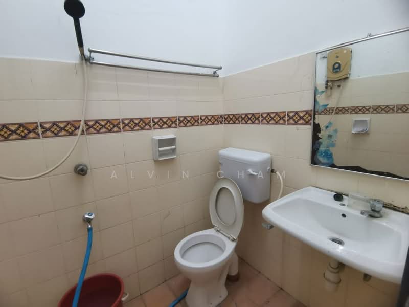 Terraced House for Rent in Taman Mutiara Rini (Skudai) - Alvin Cham - Bathroom - PropertyGuru.com.my