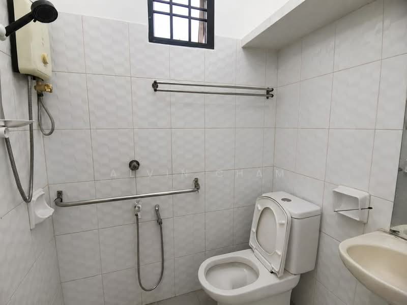 Terraced House for Rent in Taman Mutiara Rini (Skudai) - Alvin Cham - Bathroom - PropertyGuru.com.my