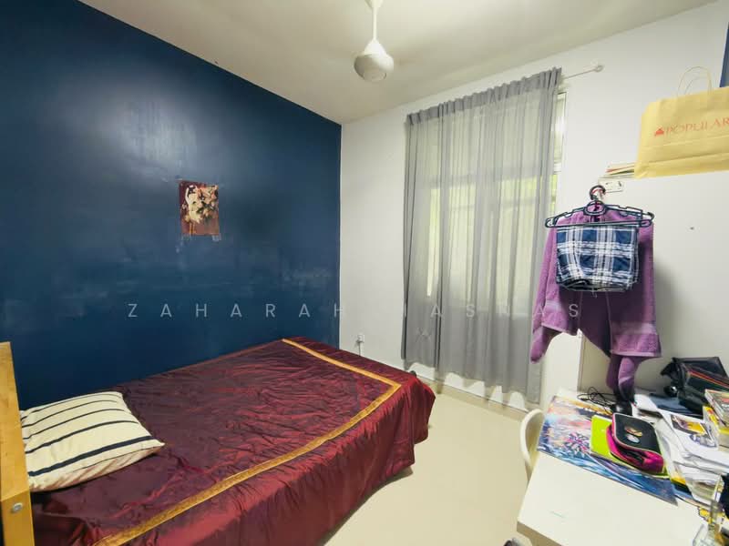 Bungalow for Sale in Bandar Tasik Senangin (Lenggeng) - Zaharah Hasnas - Bedroom - PropertyGuru.com.my