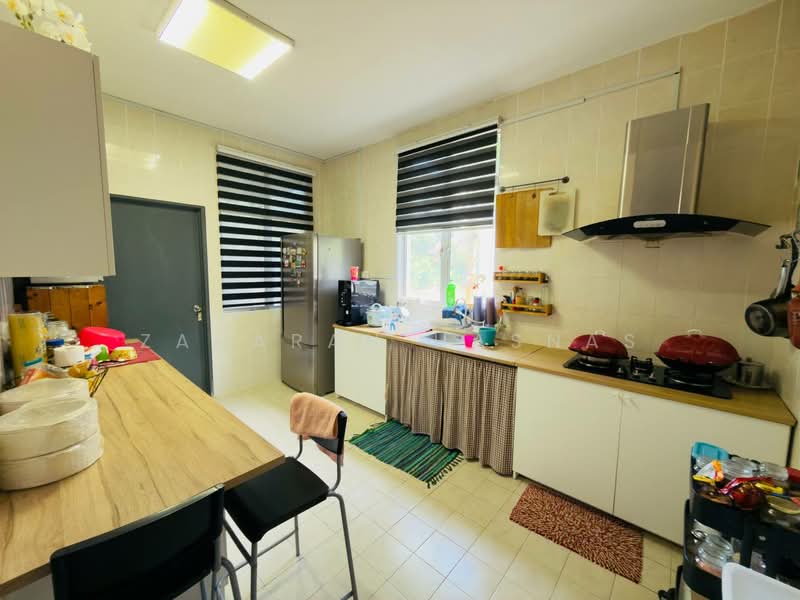 Bungalow for Sale in Bandar Tasik Senangin (Lenggeng) - Zaharah Hasnas - Kitchen - PropertyGuru.com.my