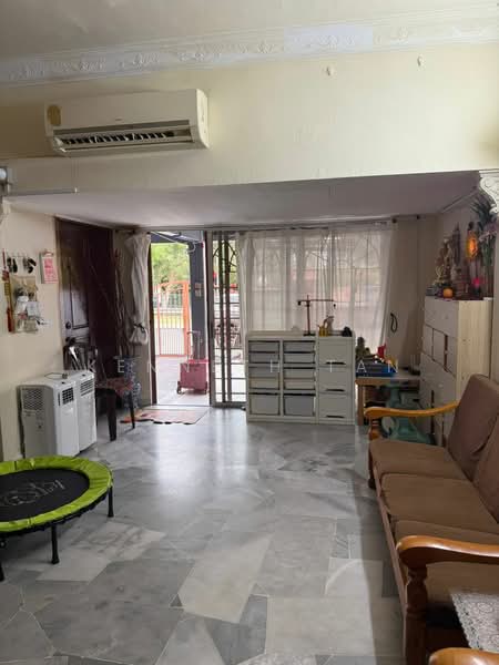 2-storey Terraced House for Sale in Usj 17 (Subang Jaya) - Kenneth Tan - Living Room - PropertyGuru.com.my