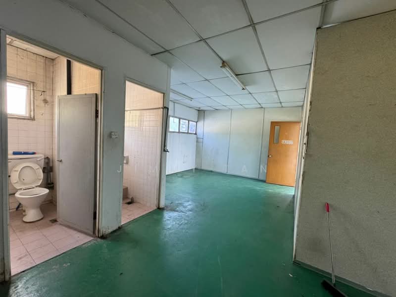 Semi-D Factory for Rent in Puchong (Selangor) - Jimmy Tan - Bathroom - PropertyGuru.com.my