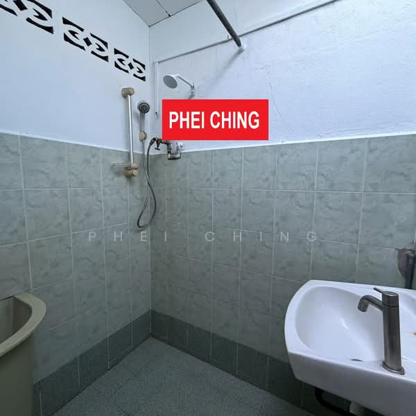 2-storey Terraced House for Rent in Taman Brown (Gelugor) - Phei Ching - Bathroom - PropertyGuru.com.my