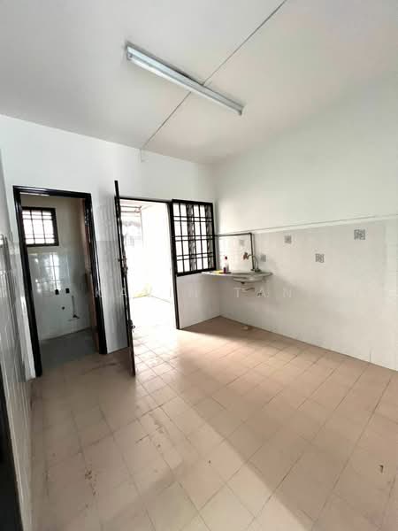 2-storey Terraced House for Sale in Sri Saujana (Kota Tinggi) - Kavin Tan - Kitchen - PropertyGuru.com.my