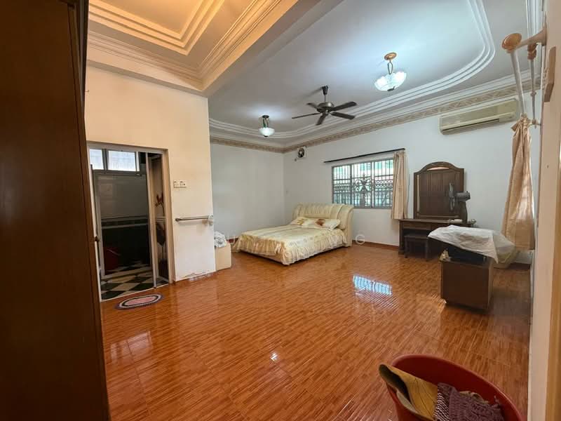 Rumah Teres 2 Tingkat untuk Dijual di Taman Maju (Batu Pahat) - Qiu Rong - Bedroom - PropertyGuru.com.my