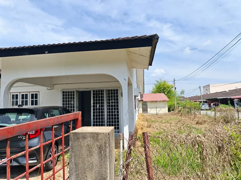 1-storey Terraced House for Sale in Ayer Tawar (Perak) - K F Chong - Exterior - PropertyGuru.com.my