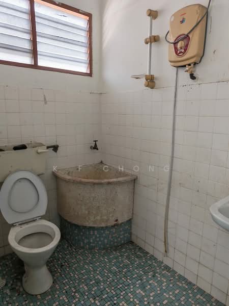 1-storey Terraced House for Sale in Ayer Tawar (Perak) - K F Chong - Bathroom - PropertyGuru.com.my