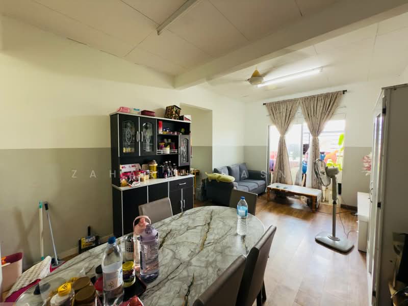 Apartment for Sale at Apartment Sri Hijauan - Zaharah Hasnas - Living Room - PropertyGuru.com.my