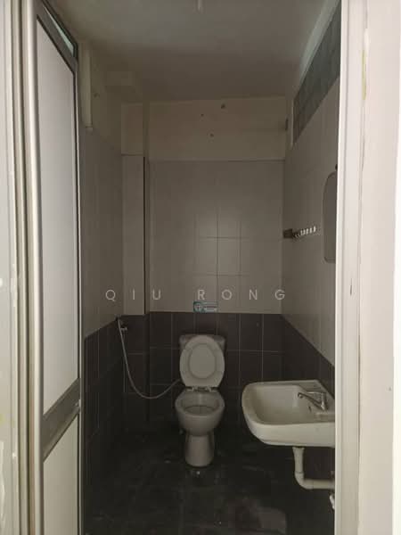 Shop / Office for Rent in Taman Batu Pahat (Batu Pahat) - Qiu Rong - Bathroom - PropertyGuru.com.my