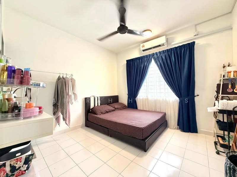 Apartment for Sale at Residensi Idaman - Zaharah Hasnas - Bedroom - PropertyGuru.com.my