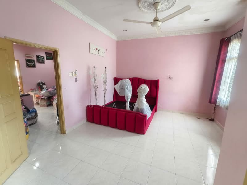 Tanah Kediaman untuk Dijual di Taman Desa Cemerlang (Ulu Tiram) - Zora Gan - Bedroom - PropertyGuru.com.my