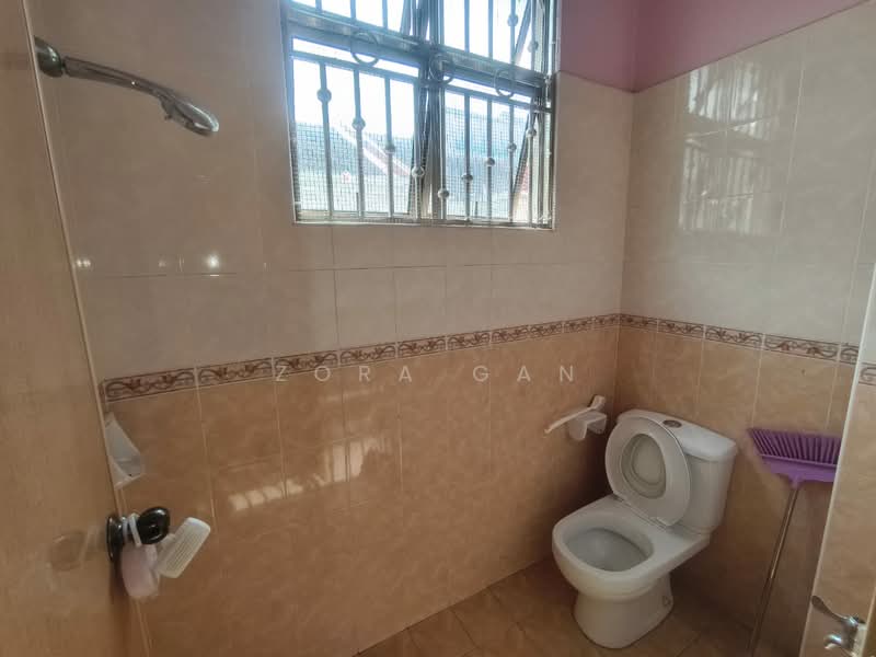 Tanah Kediaman untuk Dijual di Taman Desa Cemerlang (Ulu Tiram) - Zora Gan - Bathroom - PropertyGuru.com.my