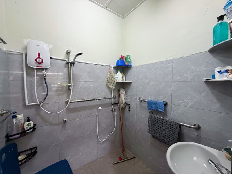 Semi-Detached House for Sale in Island Glades (Jelutong) - Qyan Goh - Bathroom - PropertyGuru.com.my