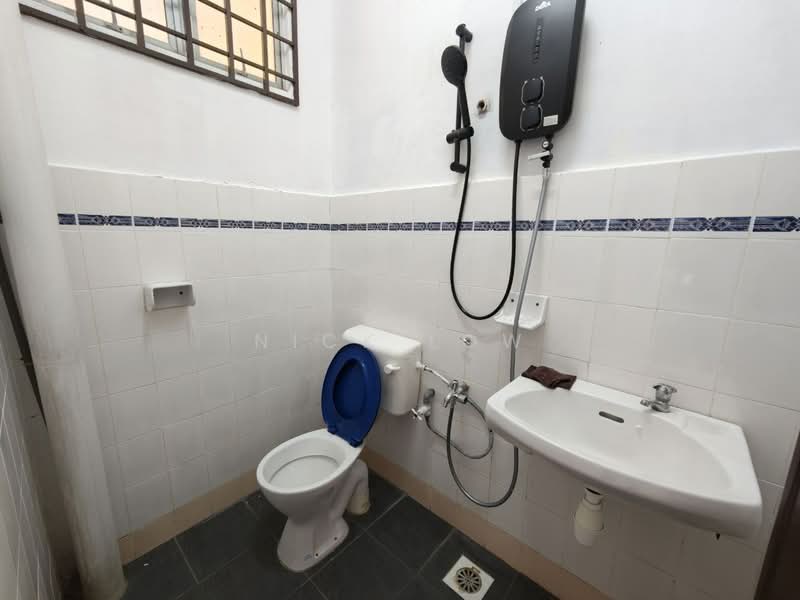 Rumah Berkembar untuk Disewa di Taman Megah Ria (Masai) - Nick Low - Bathroom - PropertyGuru.com.my