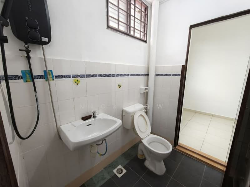 Rumah Berkembar untuk Disewa di Taman Megah Ria (Masai) - Nick Low - Bathroom - PropertyGuru.com.my