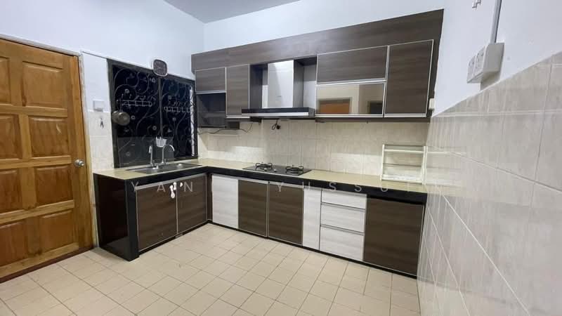 Rumah Teres 2 Tingkat untuk Dijual di Taman Puncak Jalil (Seri Kembangan) - Yanie Yussuf - Kitchen - PropertyGuru.com.my