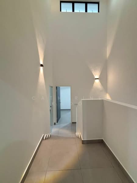 2-storey Terraced House for Rent in Taman Mount Austin (Tebrau) - Catherine Khoo - Corridor - PropertyGuru.com.my
