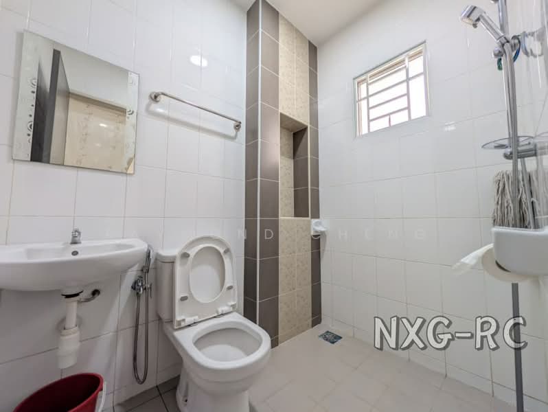 2-storey Terraced House for Sale in Setia Indah (Setia Alam) - Raymond Cheng - Bathroom - PropertyGuru.com.my