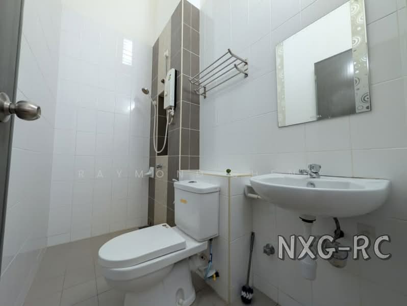 2-storey Terraced House for Sale in Setia Indah (Setia Alam) - Raymond Cheng - Bathroom - PropertyGuru.com.my