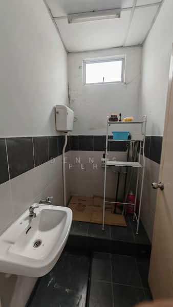 Pejabat untuk Disewa di Taman Kempas Utama (Tebrau) - Dennis Peh - Bathroom - PropertyGuru.com.my