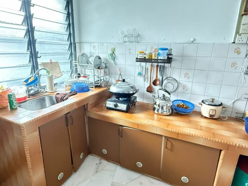 Rumah Flat untuk Dijual di United Garden (Taman Lee Yan Lian) - Lai Moy Fam - Kitchen - PropertyGuru.com.my