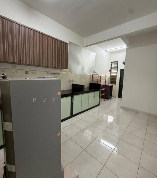 Rumah Teres 1 Tingkat untuk Disewa di Taman Mount Austin (Tebrau) - Puyol Chin - Kitchen - PropertyGuru.com.my