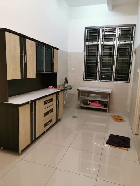 Rumah Teres 2 Tingkat untuk Disewa di Taman Mount Austin (Tebrau) - Puyol Chin - Kitchen - PropertyGuru.com.my