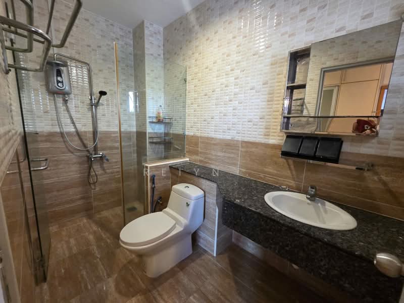 Semi-Detached House for Sale in Taman TTDI Jaya (Shah Alam) - Reiyn . - Bathroom - PropertyGuru.com.my