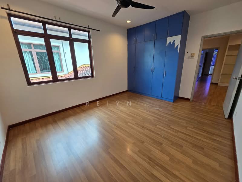 Semi-Detached House for Sale in Taman TTDI Jaya (Shah Alam) - Reiyn . - Bedroom - PropertyGuru.com.my