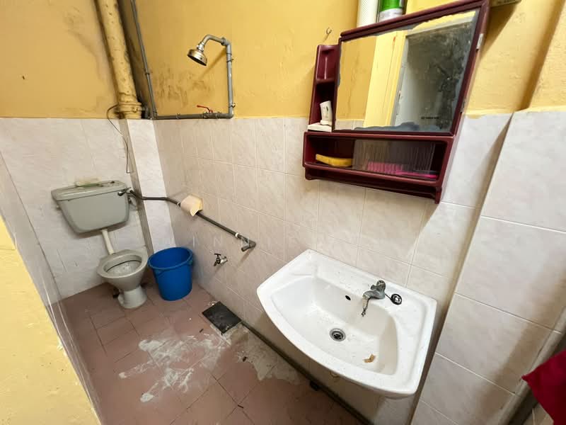 Kedai / Pejabat untuk Disewa di Port Klang (Pelabuhan Klang) (Selangor) - Winnie Lee - Bathroom - PropertyGuru.com.my